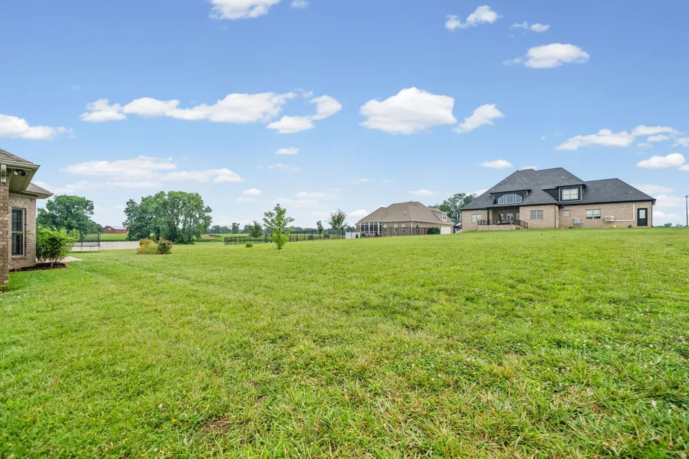 208 Lewis Bridge Way Hopkinsville, KY 42240