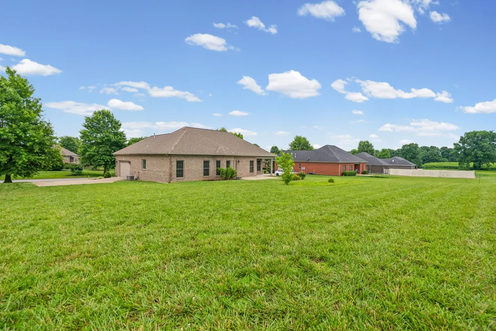 208 Lewis Bridge Way Hopkinsville, KY 42240
