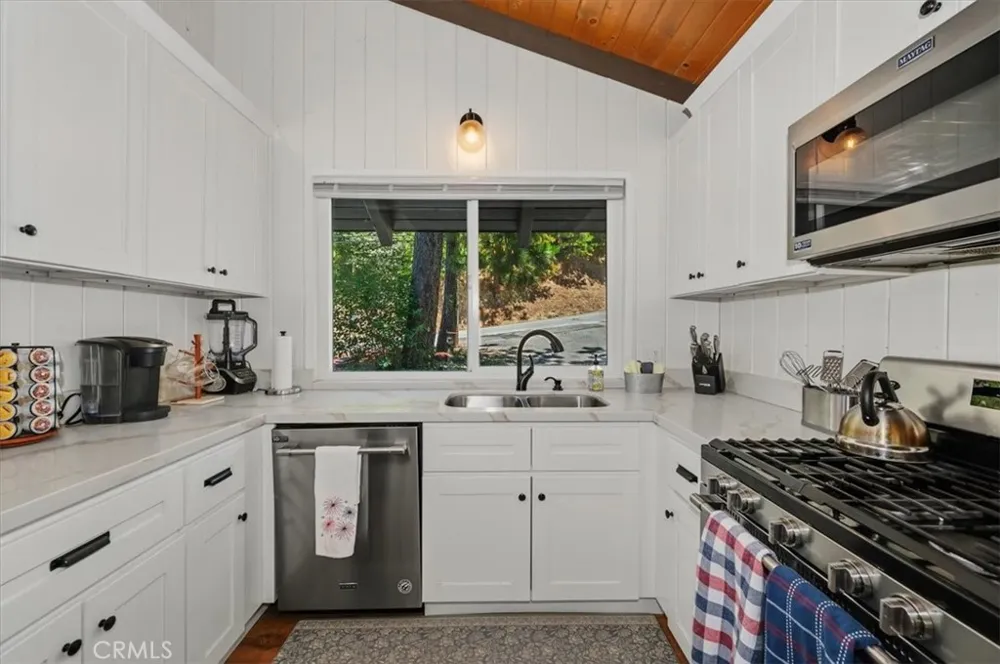 27809 North Bay Lake Arrowhead, CA 92352