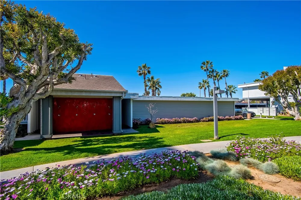 17082 Pacific Coast Highway #102 Huntington Beach, CA 92649