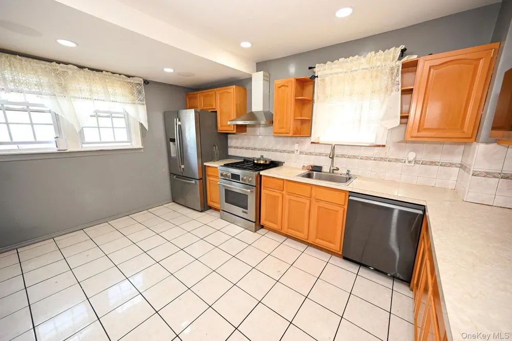 11537 114th Place South Ozone Park, NY 11420