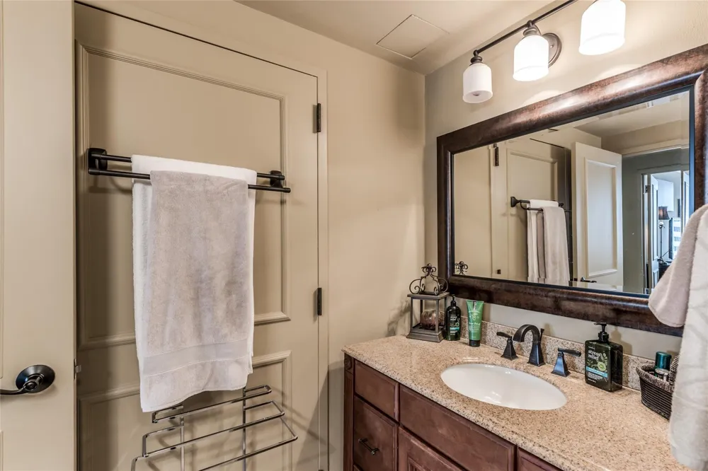1111 Caroline Street #2611 Houston, TX 77010