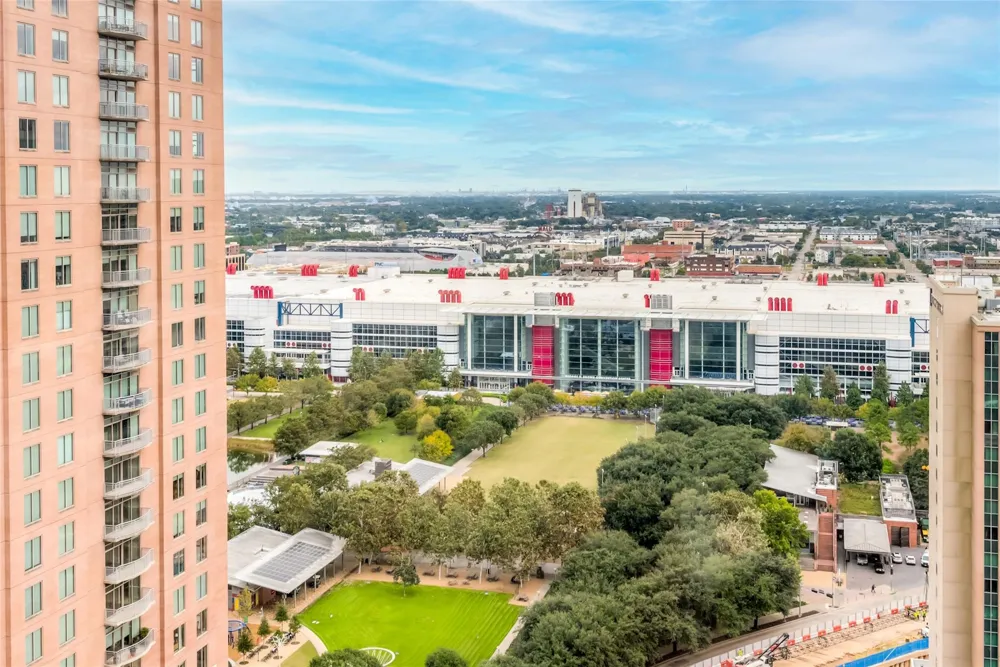 1111 Caroline Street #2611 Houston, TX 77010