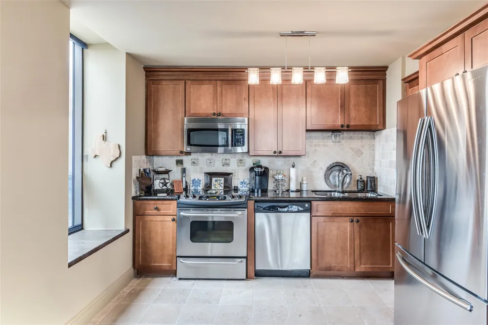 1111 Caroline Street #2611 Houston, TX 77010