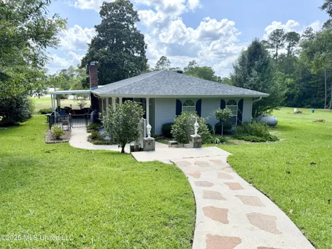 708 Lakeside Drive