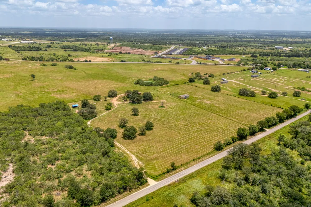 3291 Washburn Road Luling, TX 78648