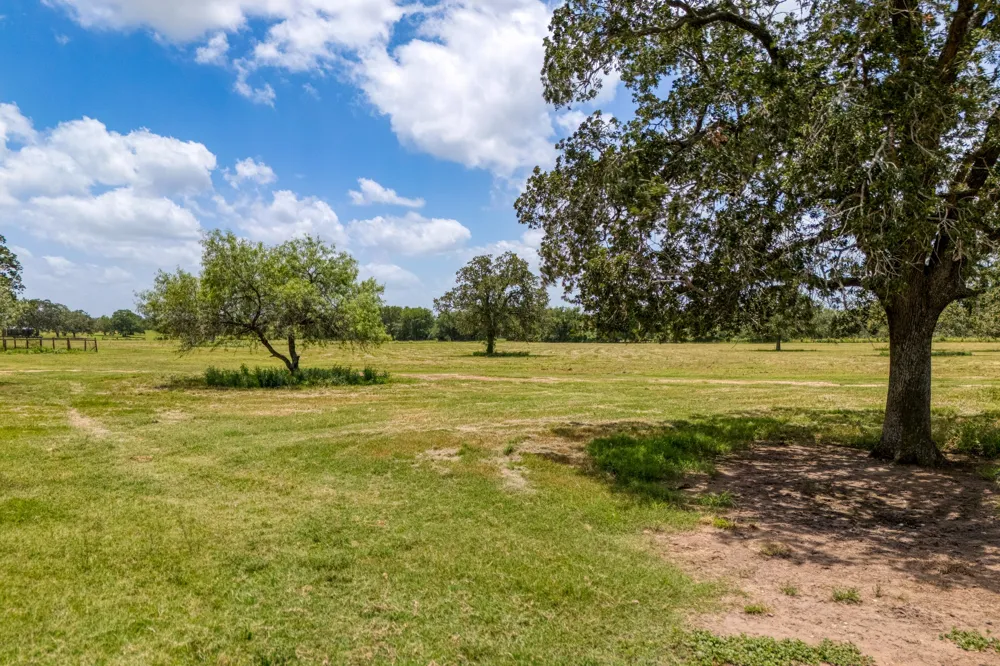 3291 Washburn Road Luling, TX 78648