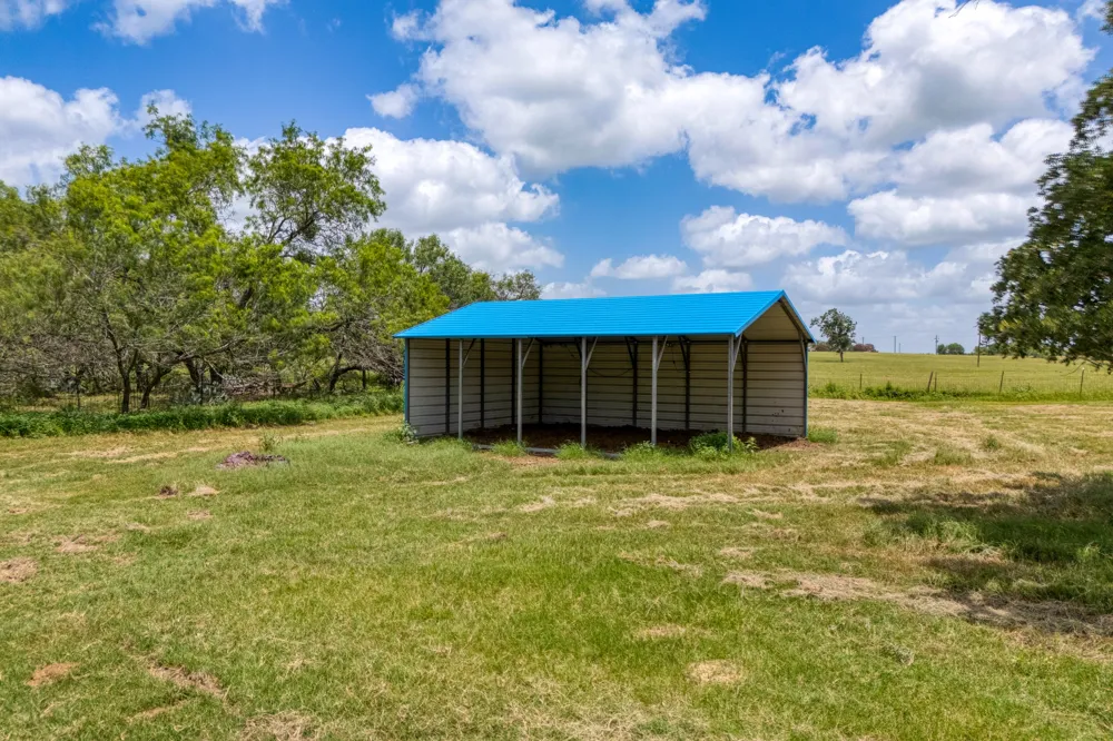 3291 Washburn Road Luling, TX 78648