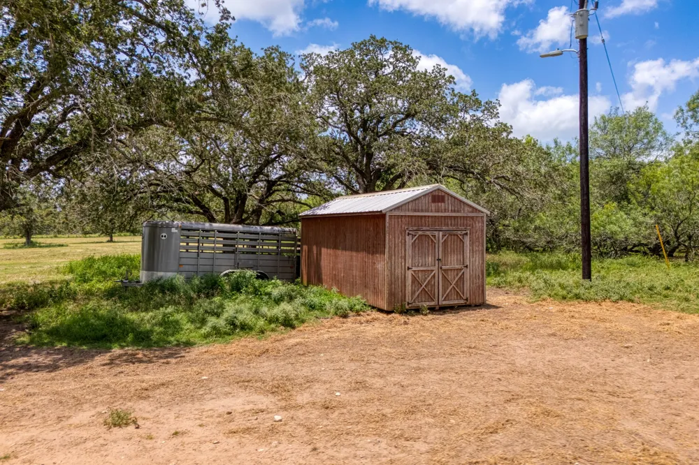 3291 Washburn Road Luling, TX 78648