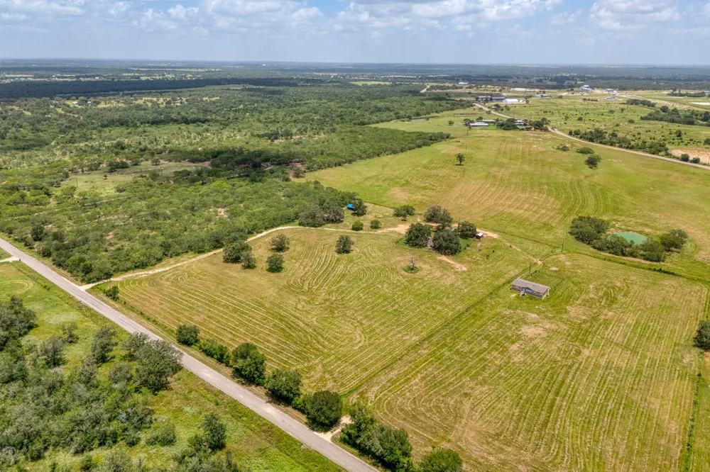 3291 Washburn Road Luling, TX 78648