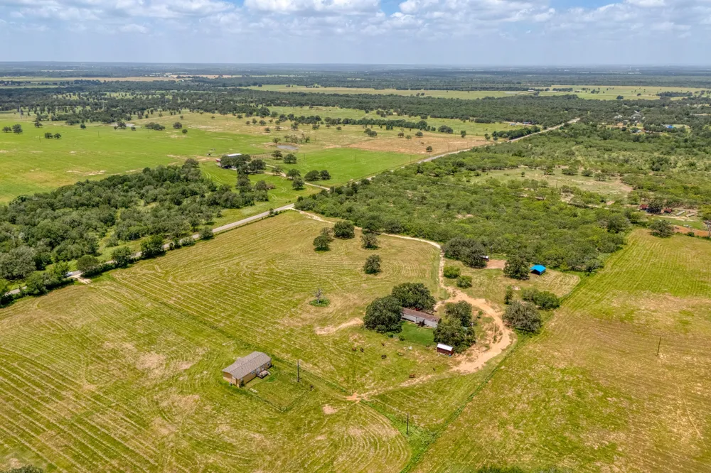 3291 Washburn Road Luling, TX 78648