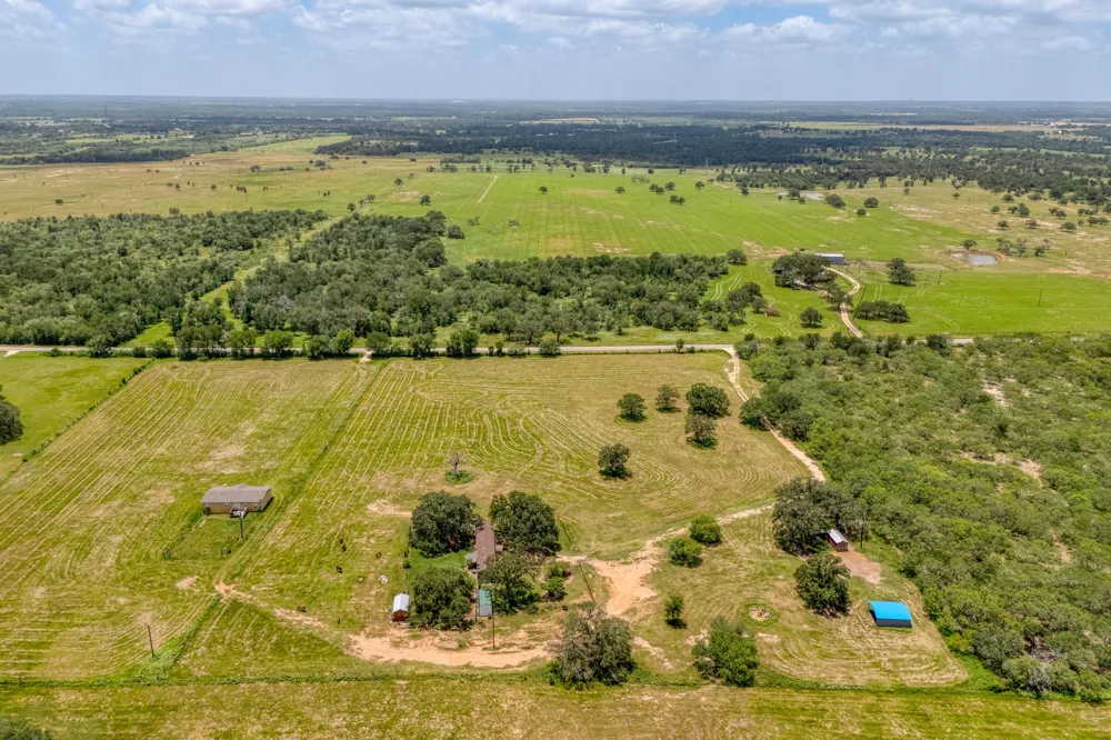3291 Washburn Road Luling, TX 78648