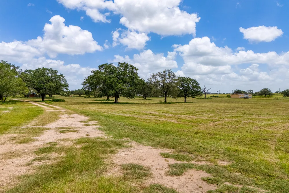3291 Washburn Road Luling, TX 78648