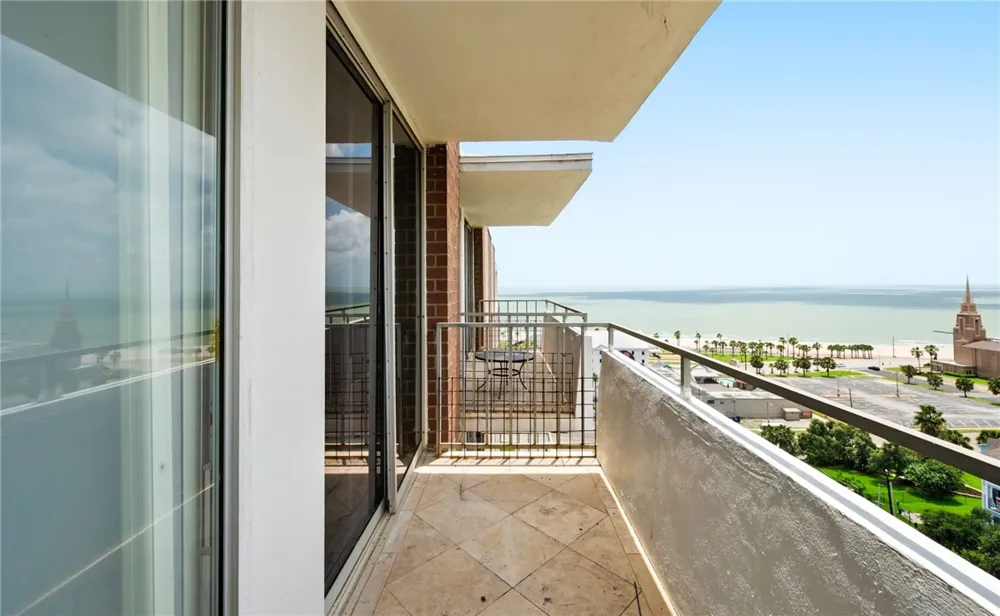 715 S Upper Broadway Street #1402-1403 Corpus Christi, TX 78401