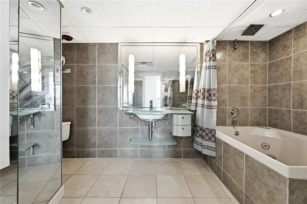 715 S Upper Broadway Street #1402-1403 Corpus Christi, TX 78401