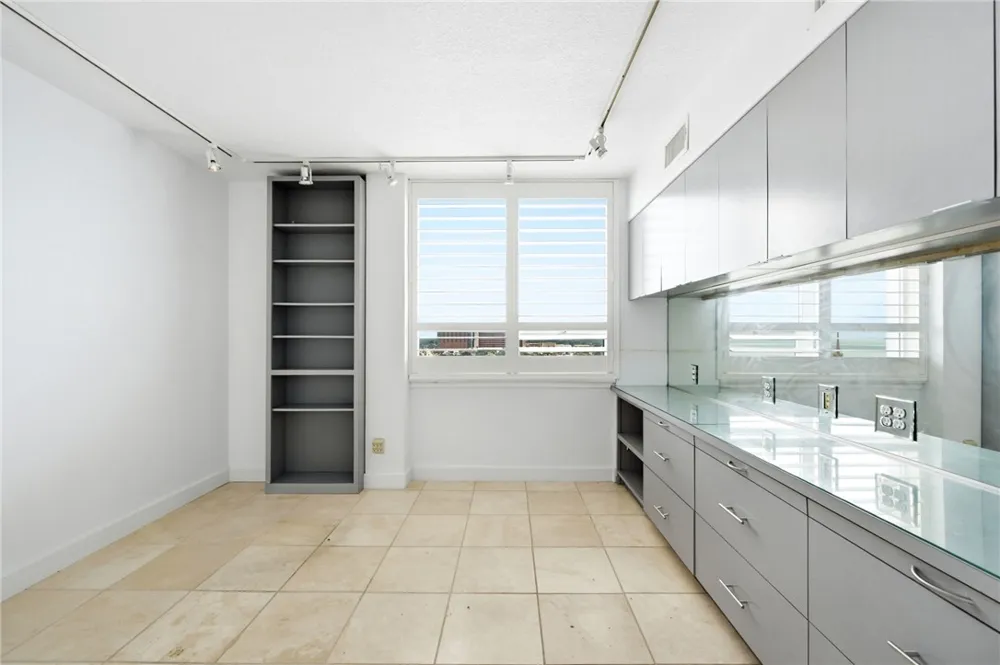 715 S Upper Broadway Street #1402-1403 Corpus Christi, TX 78401