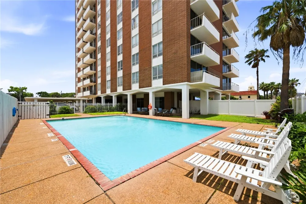 715 S Upper Broadway Street #1402-1403 Corpus Christi, TX 78401