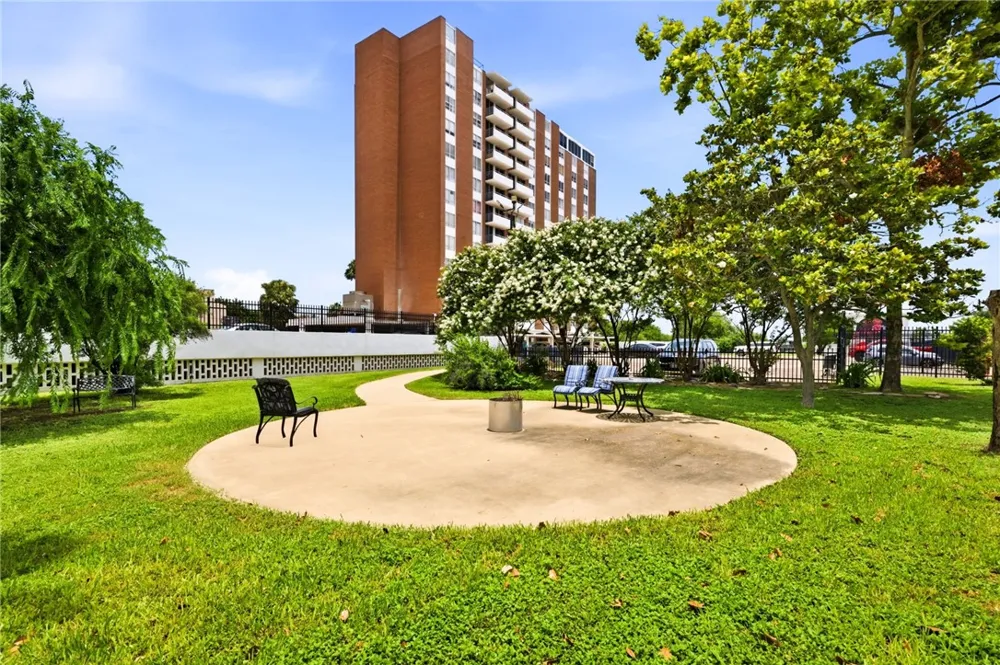 715 S Upper Broadway Street #1402-1403 Corpus Christi, TX 78401