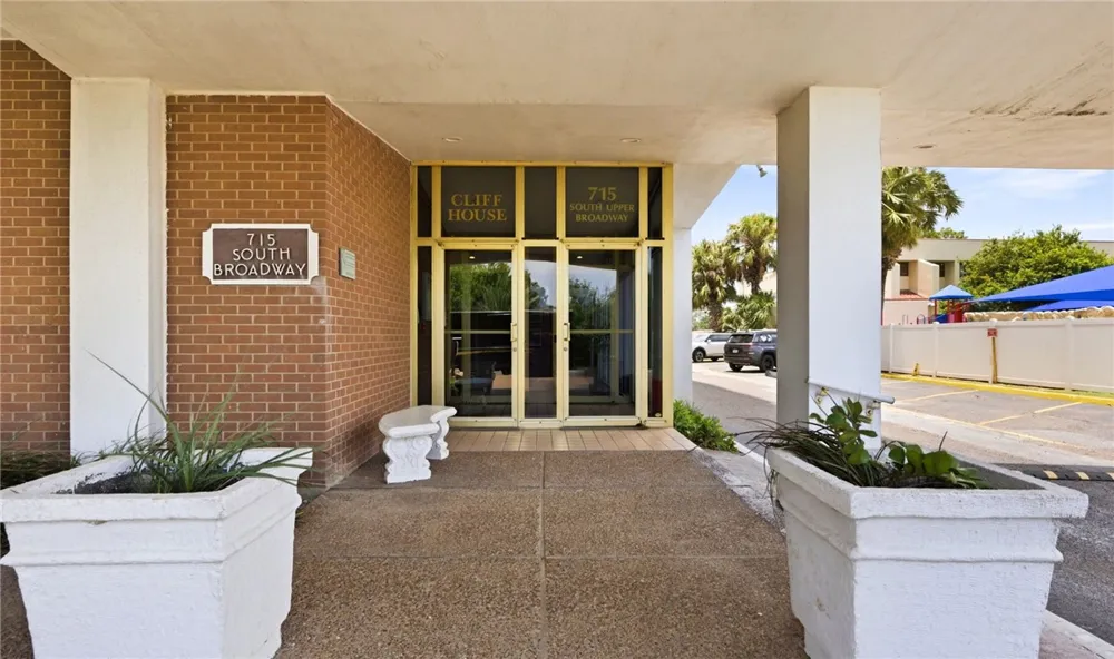 715 S Upper Broadway Street #1402-1403 Corpus Christi, TX 78401