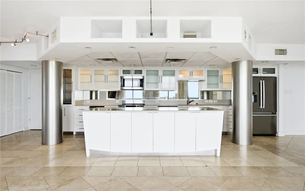 715 S Upper Broadway Street #1402-1403 Corpus Christi, TX 78401