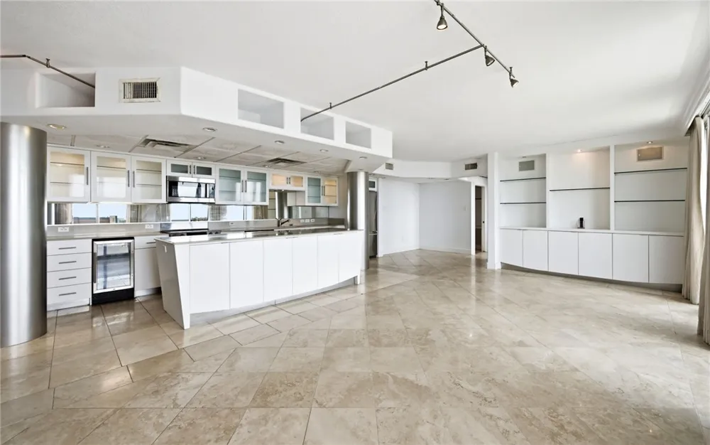 715 S Upper Broadway Street #1402-1403 Corpus Christi, TX 78401