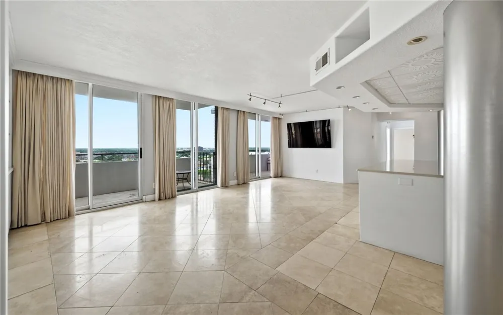 715 S Upper Broadway Street #1402-1403 Corpus Christi, TX 78401