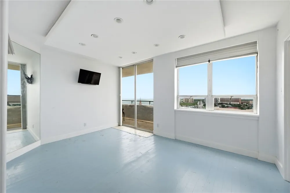 715 S Upper Broadway Street #1402-1403 Corpus Christi, TX 78401