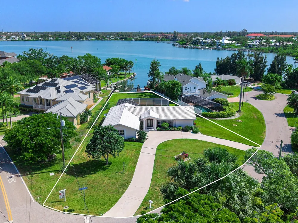 396 BAYSHORE DRIVE Venice, FL 34285