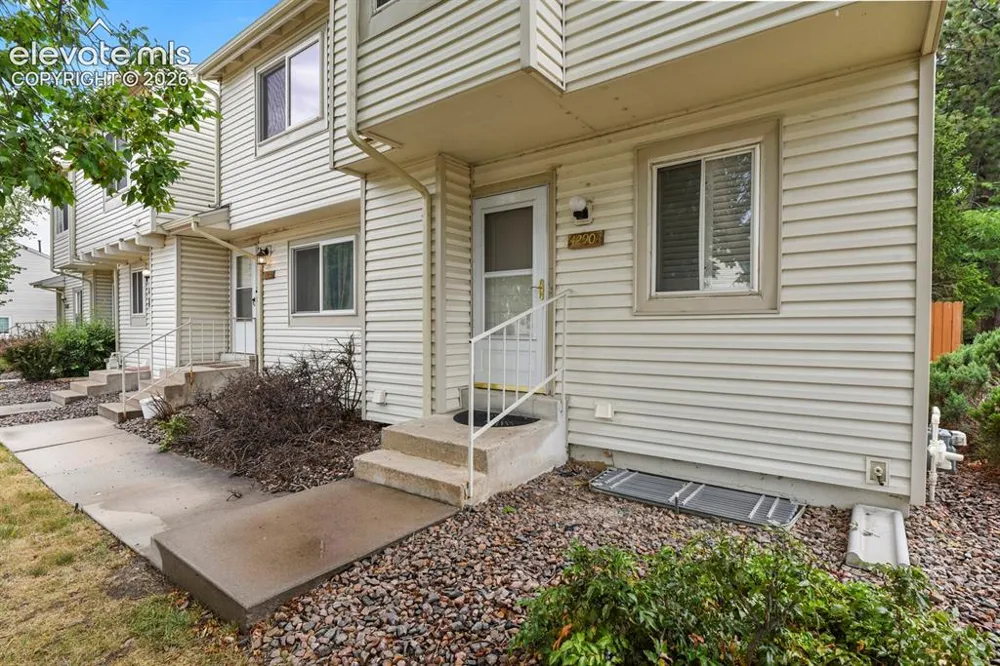 4290 S Mobile Circle #A Aurora, CO 80013