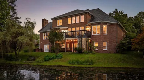 6 Ives Lake Road
