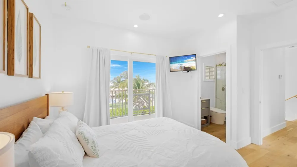 704 Grouper Lane Key Largo, FL 33037