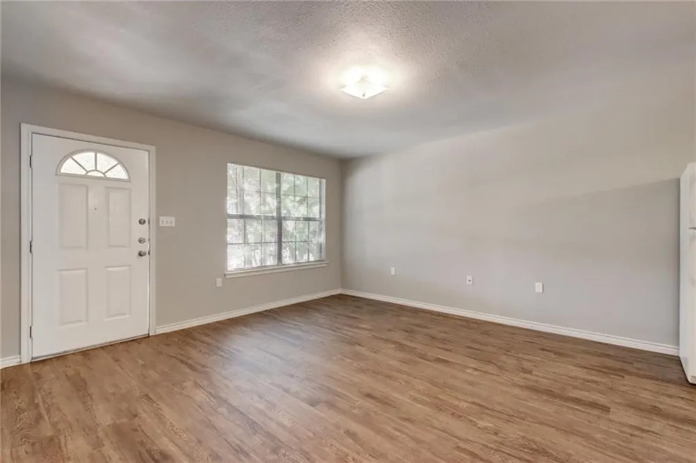 200 Hall Drive #B Elgin, TX 78621