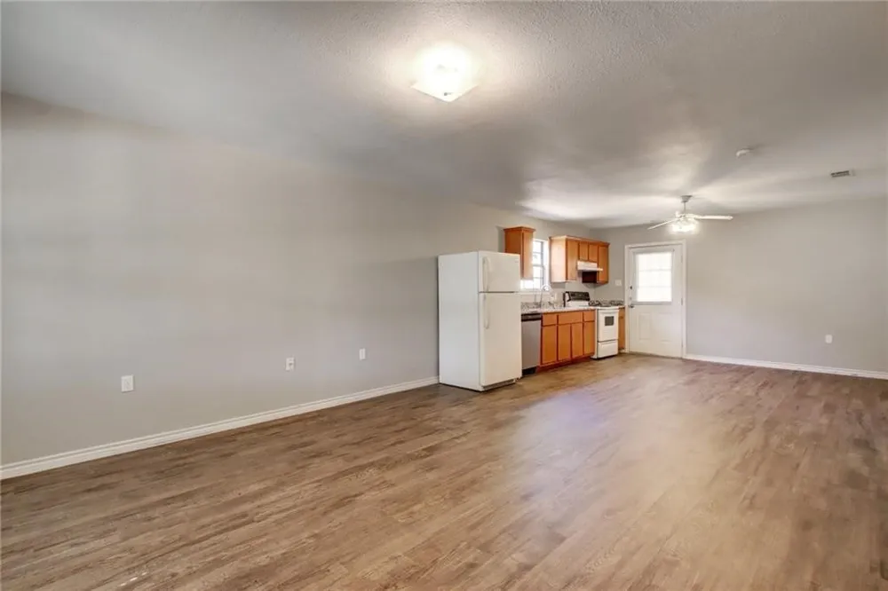 200 Hall Drive #B Elgin, TX 78621