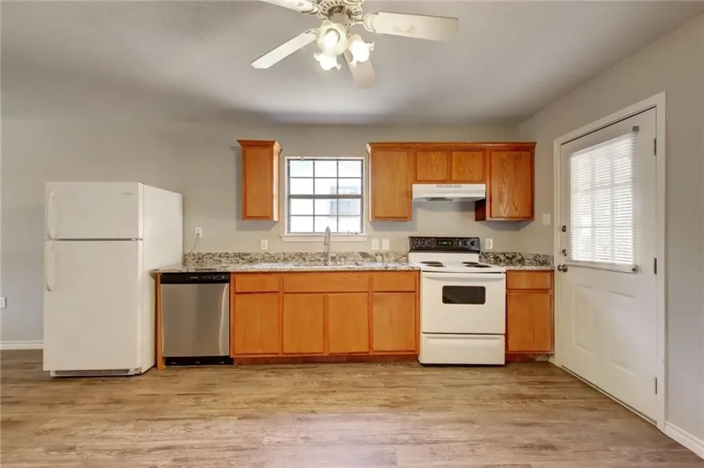 200 Hall Drive #B Elgin, TX 78621