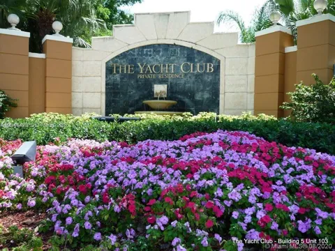 19501 E Country Club Dr #104