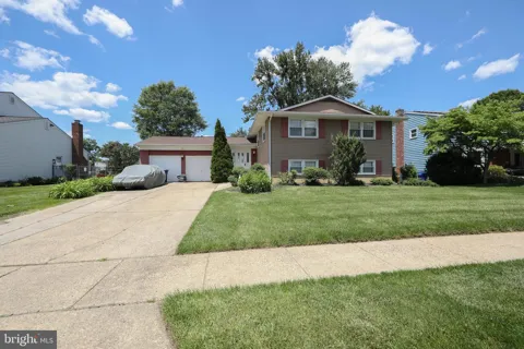 809 CHARLESTON ROAD