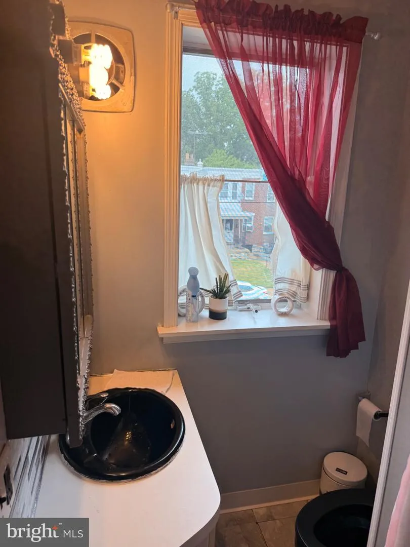 436 ROBBINS STREET Philadelphia, PA 19111