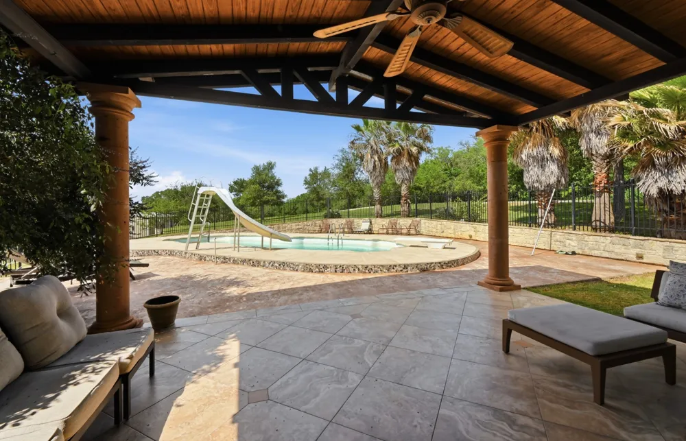 1175 Southern Way Luling, TX 78648