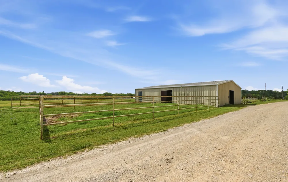 1175 Southern Way Luling, TX 78648
