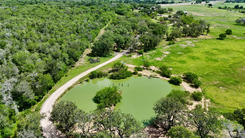 1175 Southern Way Luling, TX 78648
