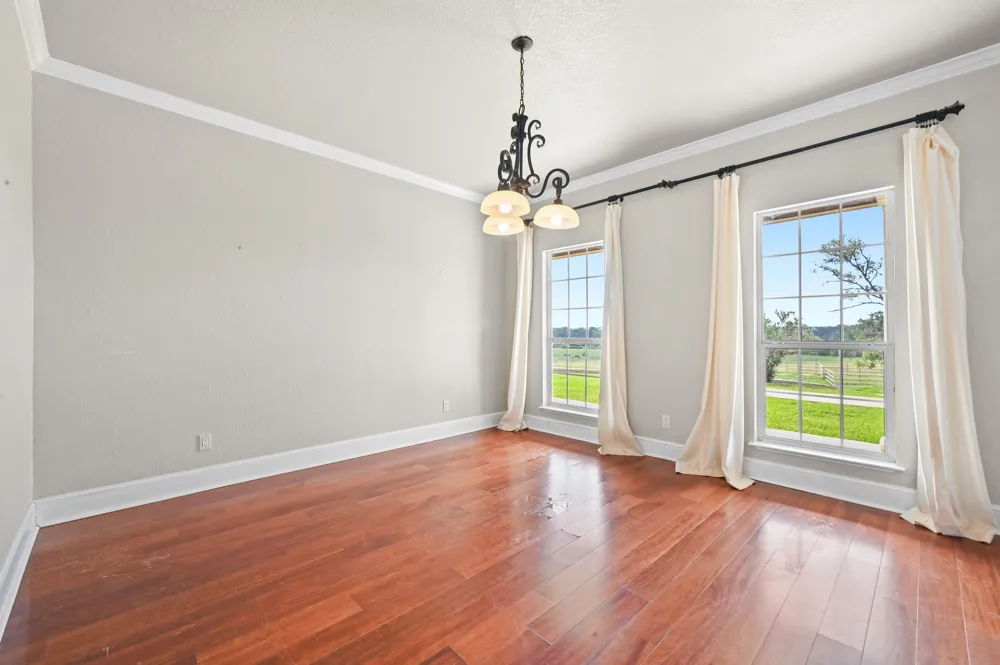 1175 Southern Way Luling, TX 78648