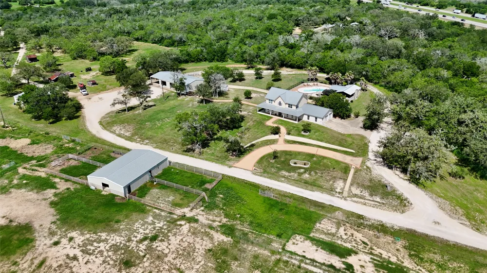 1175 Southern Way Luling, TX 78648
