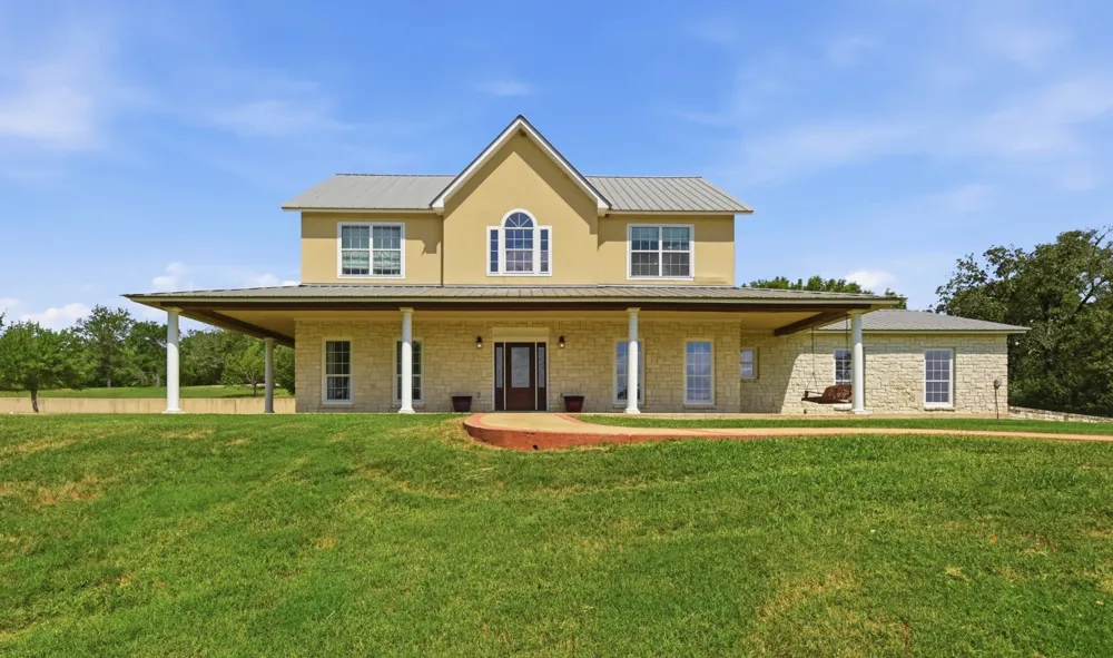 1175 Southern Way Luling, TX 78648
