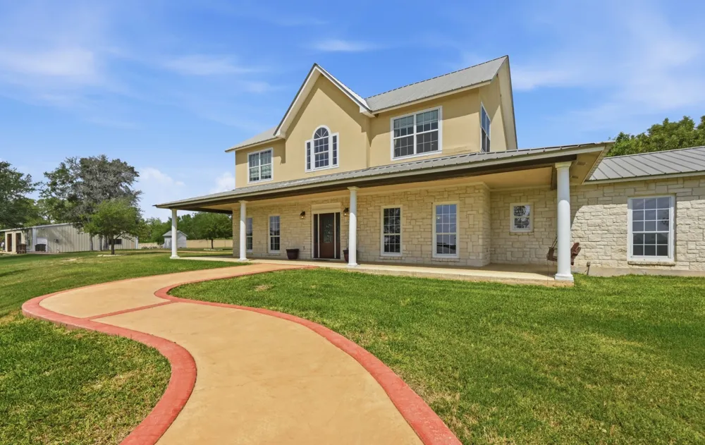 1175 Southern Way Luling, TX 78648