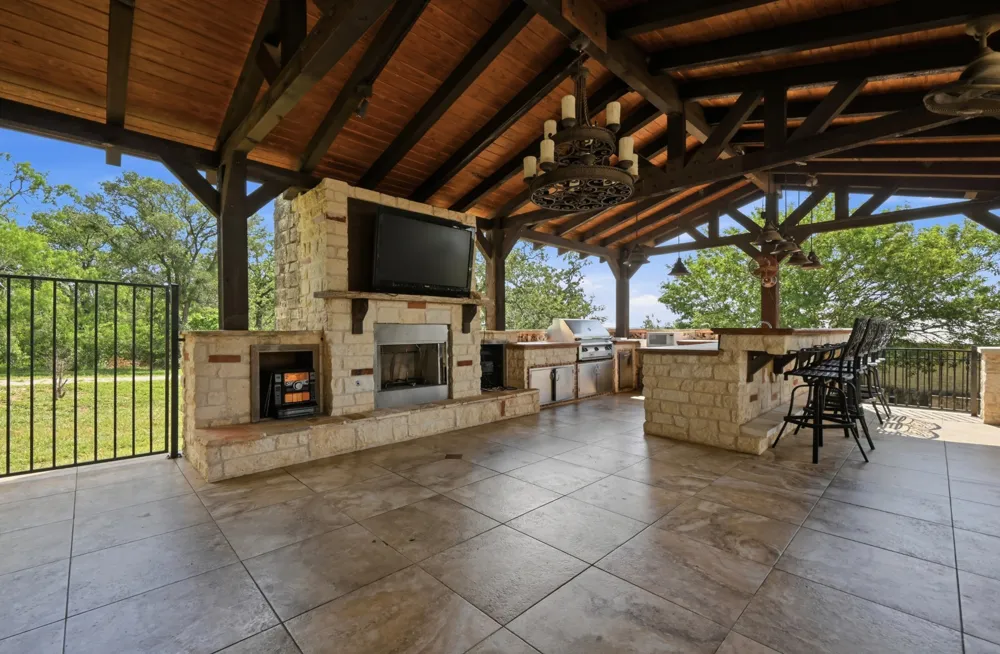 1175 Southern Way Luling, TX 78648