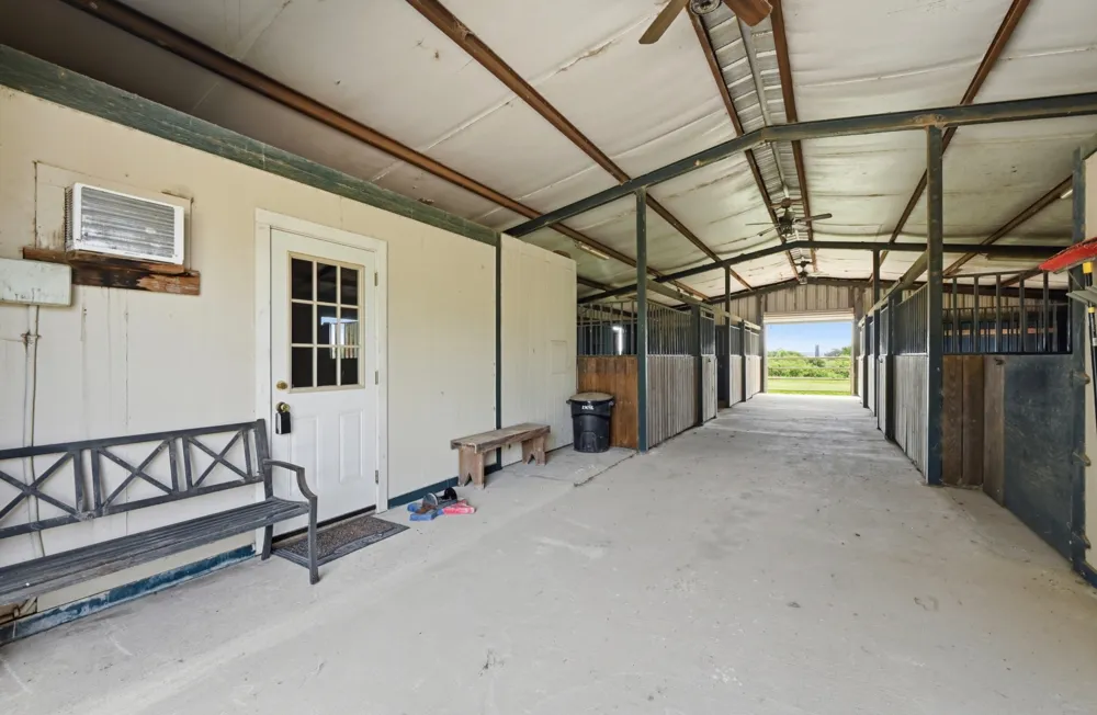 1175 Southern Way Luling, TX 78648