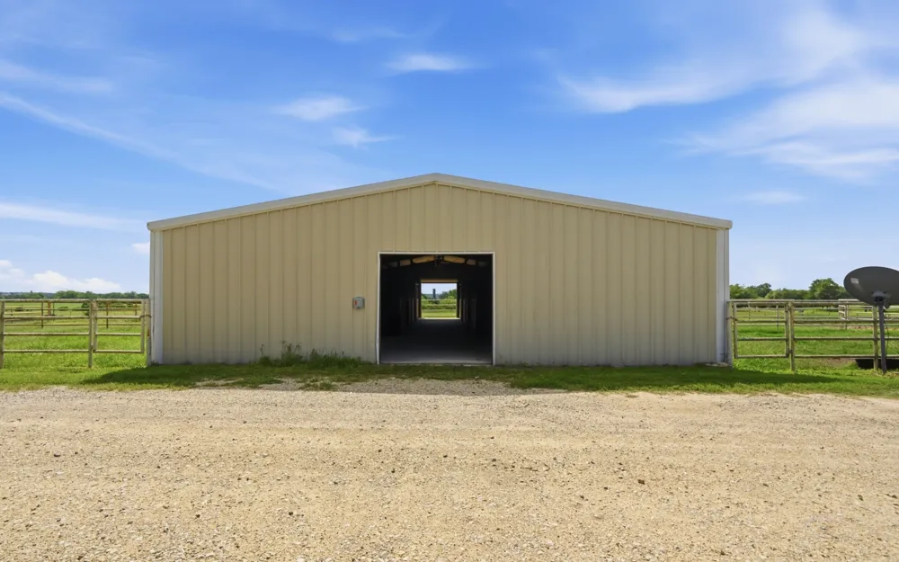 1175 Southern Way Luling, TX 78648