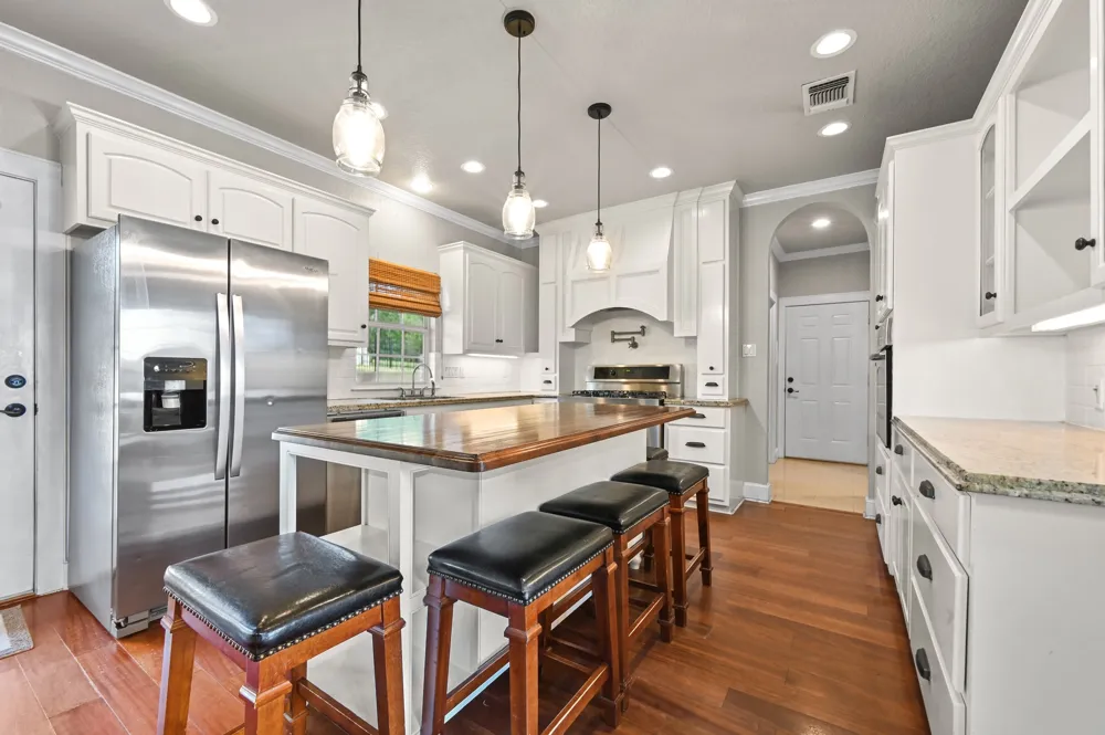 1175 Southern Way Luling, TX 78648