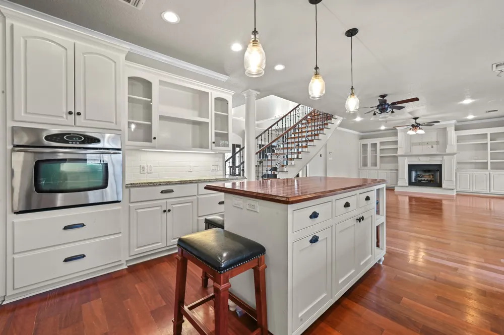 1175 Southern Way Luling, TX 78648