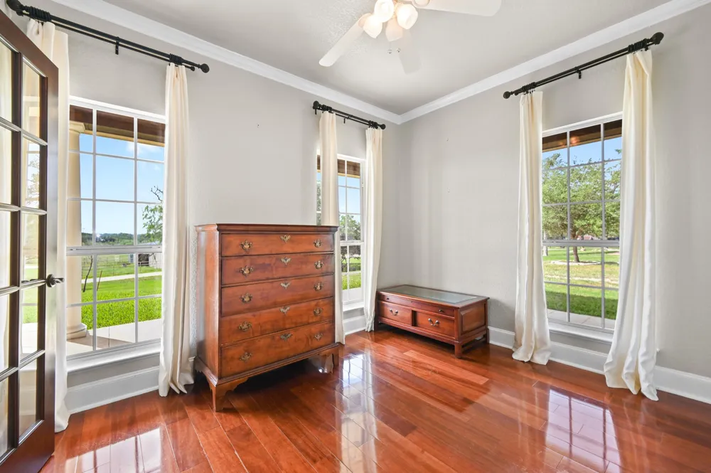 1175 Southern Way Luling, TX 78648
